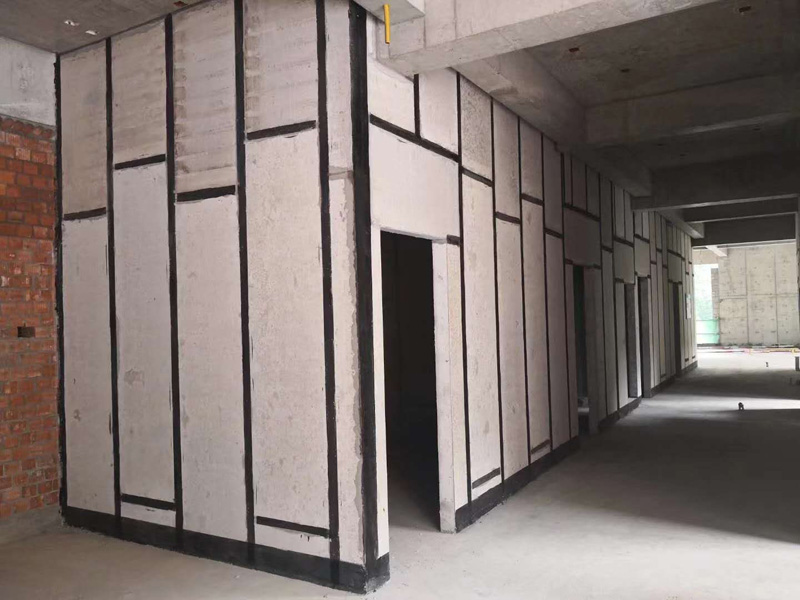 Lightweight composite wall panels